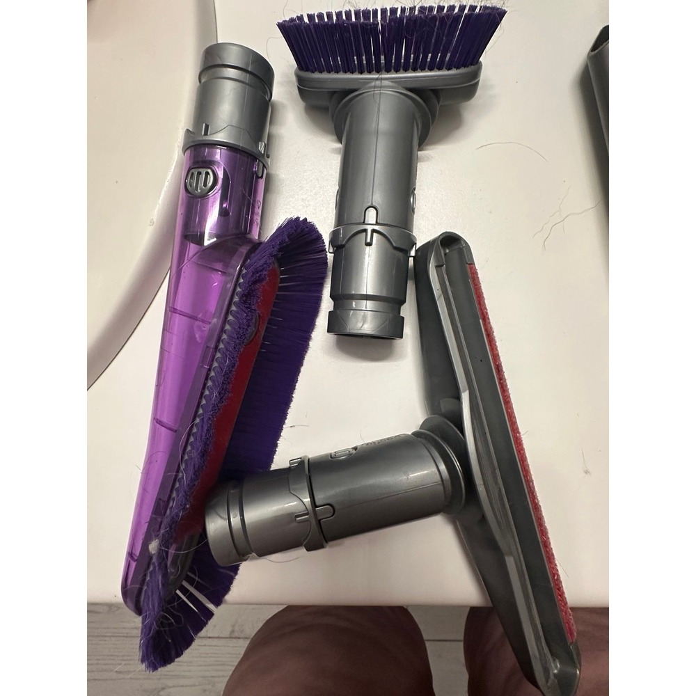 Dyson V8 Absolutely attachments‎
